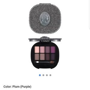 Mac plum Eyeshadow pallet